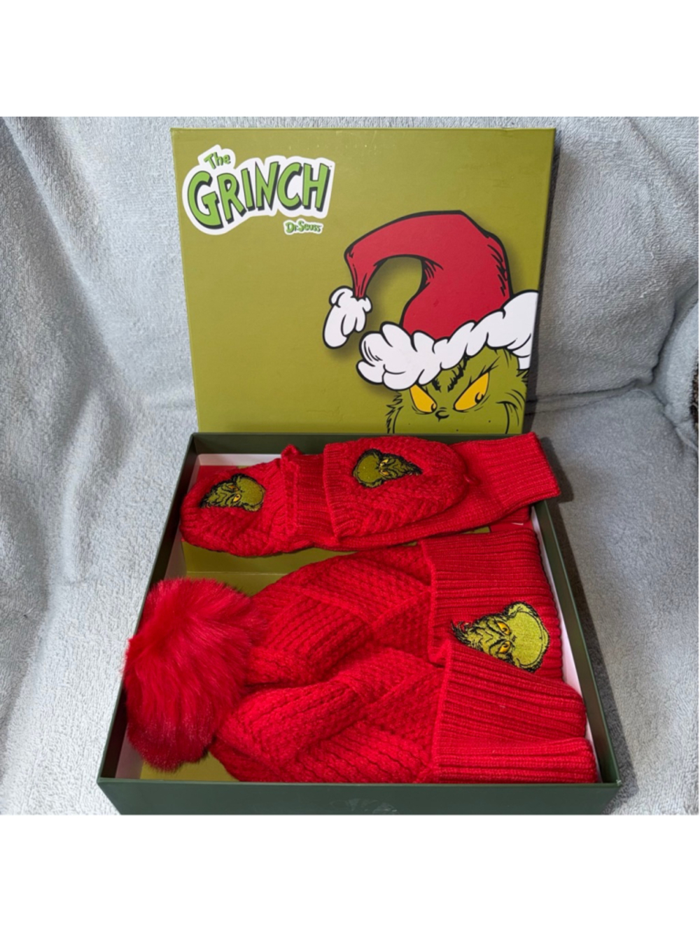 NIB Unisex Dr Seuss The Grinch Pom Pom Hat & Gloves 2 Pc Gift Set With Gift Box